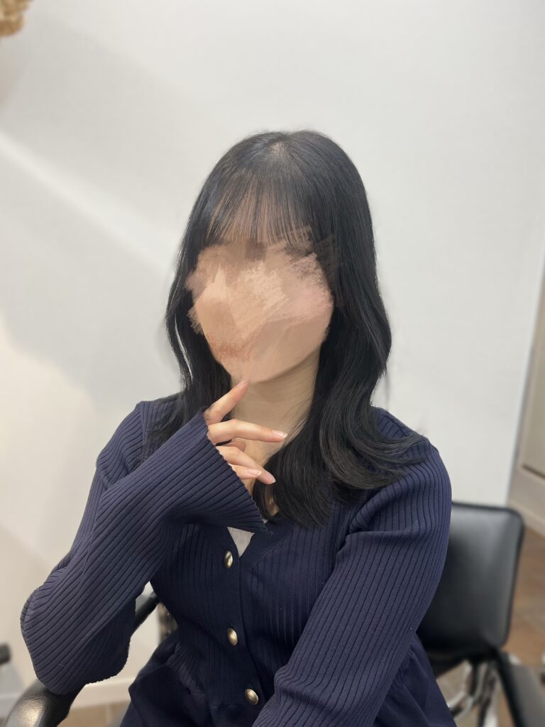 暗髪で大人かわいいスタイル！【阿部一葉】のメイン画像